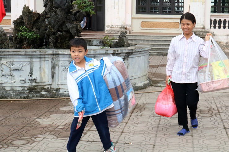 UBND xã Quảng Bị, Câu lạc bộ Dân Vũ Tổ dân phố 1 Phường Hà Đông: Tặng quà co trẻ em  có hoàn cảnh khó khăn nhân dịp tết nguyên đán Bính Ngọ 2026- Ảnh 5.