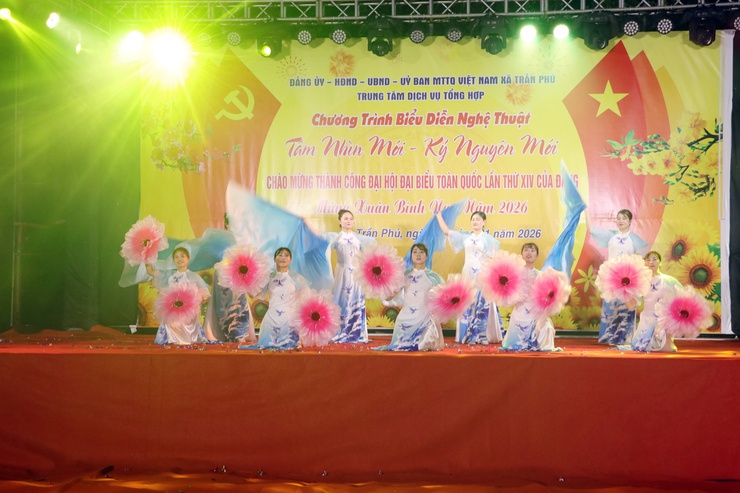 Trần Phú: tổ chức thành công chương trình nghệ thuật “Tầm nhìn mới, Kỷ nguyên mới”- Ảnh 6.