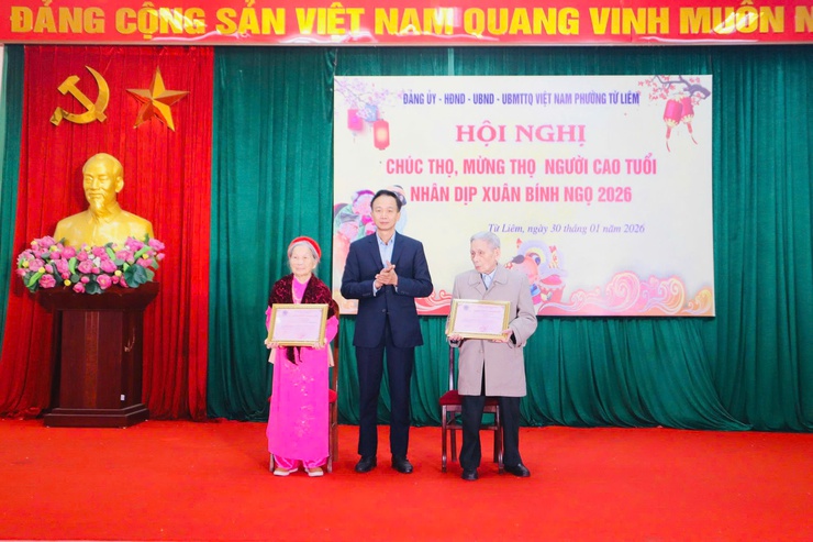 Đảng ủy - HĐND - UBND - UBMTTQ phường Từ Liêm tổ chức Hội nghị Chúc thọ - Mừng thọ năm 2026 nhân dịp Tết Nguyên đán Bính Ngọ- Ảnh 1.