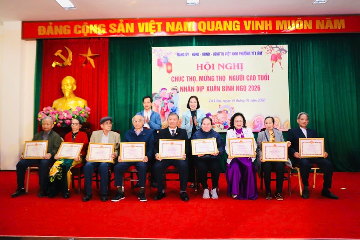 Đảng ủy - HĐND - UBND - UBMTTQ phường Từ Liêm tổ chức Hội nghị Chúc thọ - Mừng thọ năm 2026 nhân dịp Tết Nguyên đán Bính Ngọ- Ảnh 5.