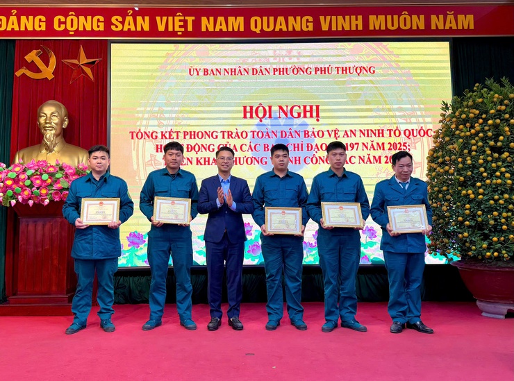 Phường Phú Thượng tổ chức hội nghị tổng kết phong trào “Toàn dân bảo vệ an ninh Tổ Quốc” và tổng kết các Ban chỉ đạo UBND phường- Ảnh 7.