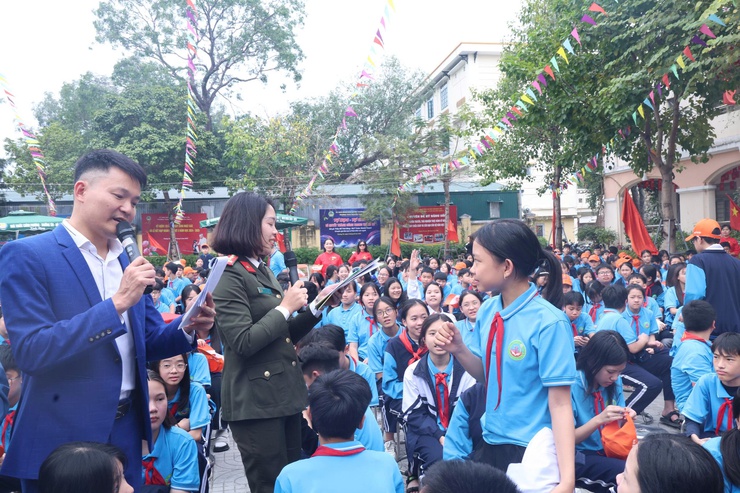 Học sinh xã Thường Tín hưởng ứng chiến dịch “Không một mình”- Ảnh 4.