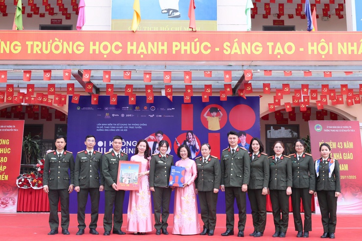 Học sinh xã Thường Tín hưởng ứng chiến dịch “Không một mình”- Ảnh 2.