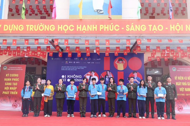 Học sinh xã Thường Tín hưởng ứng chiến dịch “Không một mình”- Ảnh 8.