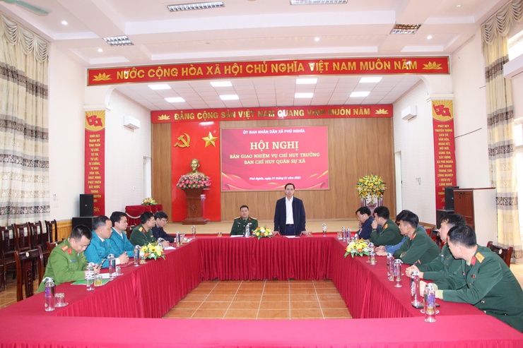 Ban Chỉ huy quân sự xã Phú Nghĩa tổ chức hội nghị bàn giao nhiệm vụ Chỉ huy trưởng Ban Chỉ huy quân sự xã- Ảnh 1.