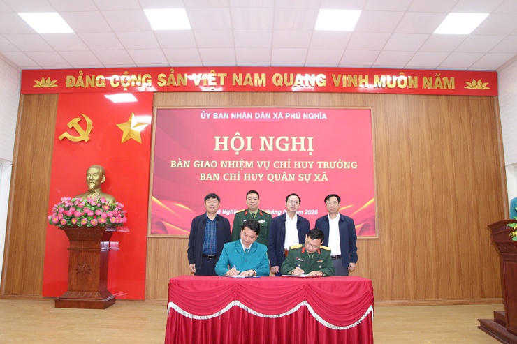 Ban Chỉ huy quân sự xã Phú Nghĩa tổ chức hội nghị bàn giao nhiệm vụ Chỉ huy trưởng Ban Chỉ huy quân sự xã- Ảnh 5.