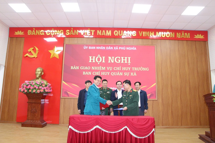 Ban Chỉ huy quân sự xã Phú Nghĩa tổ chức hội nghị bàn giao nhiệm vụ Chỉ huy trưởng Ban Chỉ huy quân sự xã- Ảnh 6.
