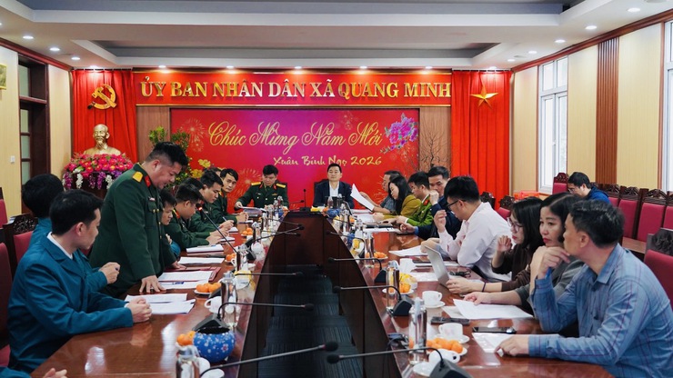 Xã Quang Minh tổ chức hội nghị bàn giao nhiệm vụ Chỉ huy trưởng Ban Chỉ huy Quân sự xã- Ảnh 1.