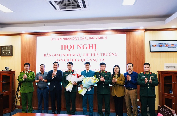 Xã Quang Minh tổ chức hội nghị bàn giao nhiệm vụ Chỉ huy trưởng Ban Chỉ huy Quân sự xã- Ảnh 2.