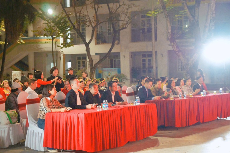 Phường Phú Thượng tổ chức chương trình nghệ thuật “Ánh Sáng – Niềm Tin – Khát Vọng” chào mừng thành công Đại hội XIV của Đảng- Ảnh 1.