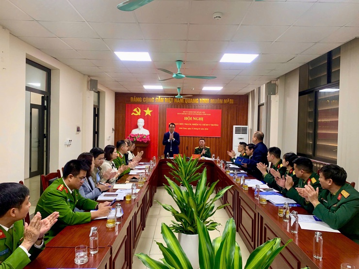 Phường Lĩnh Nam tổ chức Hội nghị bàn giao nhiệm vụ Chỉ huy trưởng Ban chỉ huy Quân sự- Ảnh 1.