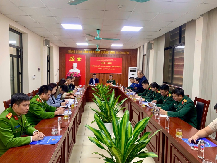 Phường Lĩnh Nam tổ chức Hội nghị bàn giao nhiệm vụ Chỉ huy trưởng Ban chỉ huy Quân sự- Ảnh 4.