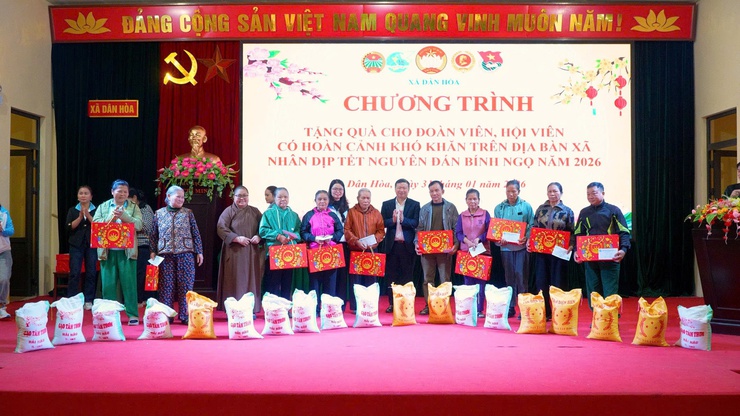 DÂN HÒA: 192 HỘ CẬN NGHÈO, HỘ HỘI VIÊN CÓ HOÀN CẢNH KHÓ KHĂN ĐƯỢC TẶNG QUÀ TRONG CHƯƠNG TRÌNH “TẾT ẤM ÁP – XUÂN SẺ CHIA” XUÂN BÍNH NGỌ 2026- Ảnh 4.