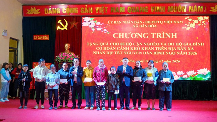 DÂN HÒA: 192 HỘ CẬN NGHÈO, HỘ HỘI VIÊN CÓ HOÀN CẢNH KHÓ KHĂN ĐƯỢC TẶNG QUÀ TRONG CHƯƠNG TRÌNH “TẾT ẤM ÁP – XUÂN SẺ CHIA” XUÂN BÍNH NGỌ 2026- Ảnh 7.