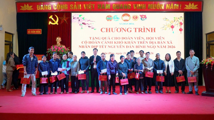 DÂN HÒA: 192 HỘ CẬN NGHÈO, HỘ HỘI VIÊN CÓ HOÀN CẢNH KHÓ KHĂN ĐƯỢC TẶNG QUÀ TRONG CHƯƠNG TRÌNH “TẾT ẤM ÁP – XUÂN SẺ CHIA” XUÂN BÍNH NGỌ 2026- Ảnh 5.