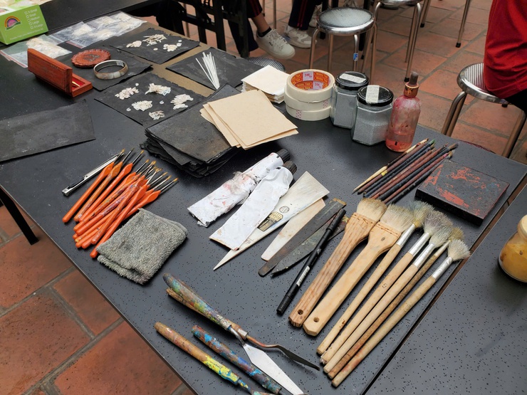 WORKSHOP TRẢI NGHIỆM SÁNG TẠO TRÊN CHẤT LIỆU GIẤY DÓ – ĐIỂM NHẤN TRONG CHUỖI HOẠT ĐỘNG “CHUYỆN ĐÌNH VŨ THẠCH VỚI TỔ NGHỀ CHẠM KHẢM”- Ảnh 1.