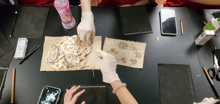 WORKSHOP TRẢI NGHIỆM SÁNG TẠO TRÊN CHẤT LIỆU GIẤY DÓ – ĐIỂM NHẤN TRONG CHUỖI HOẠT ĐỘNG “CHUYỆN ĐÌNH VŨ THẠCH VỚI TỔ NGHỀ CHẠM KHẢM”- Ảnh 6.