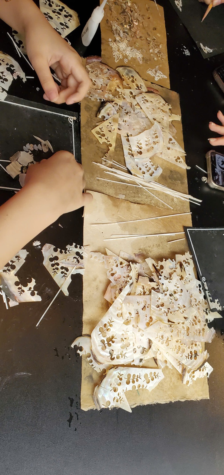 WORKSHOP TRẢI NGHIỆM SÁNG TẠO TRÊN CHẤT LIỆU GIẤY DÓ – ĐIỂM NHẤN TRONG CHUỖI HOẠT ĐỘNG “CHUYỆN ĐÌNH VŨ THẠCH VỚI TỔ NGHỀ CHẠM KHẢM”- Ảnh 7.