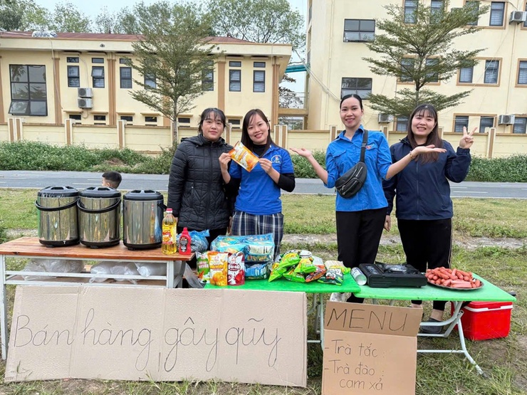 Đoàn thanh niên xã Quảng Bị sôi nổi thực hiện Chương trình “Tình nguyện mùa đông – Xuân yêu thương 2026- Ảnh 3.