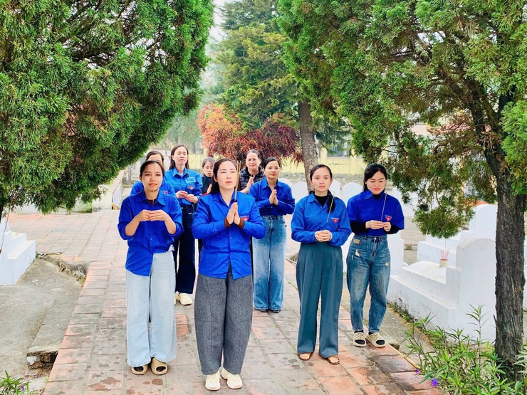 Đoàn thanh niên xã Quảng Bị sôi nổi thực hiện Chương trình “Tình nguyện mùa đông – Xuân yêu thương 2026- Ảnh 9.
