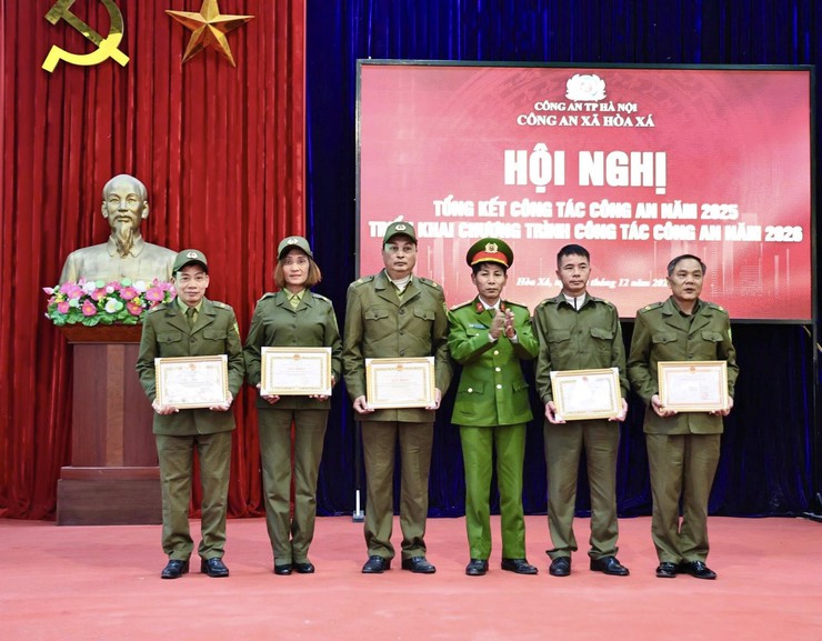 CÔNG AN XÃ HOÀ XÁ TỔNG KẾT CÔNG TÁC CÔNG AN NĂM 2025, TRIỂN KHAI NHIỆM VỤ CÔNG TÁC NĂM 2026- Ảnh 3.