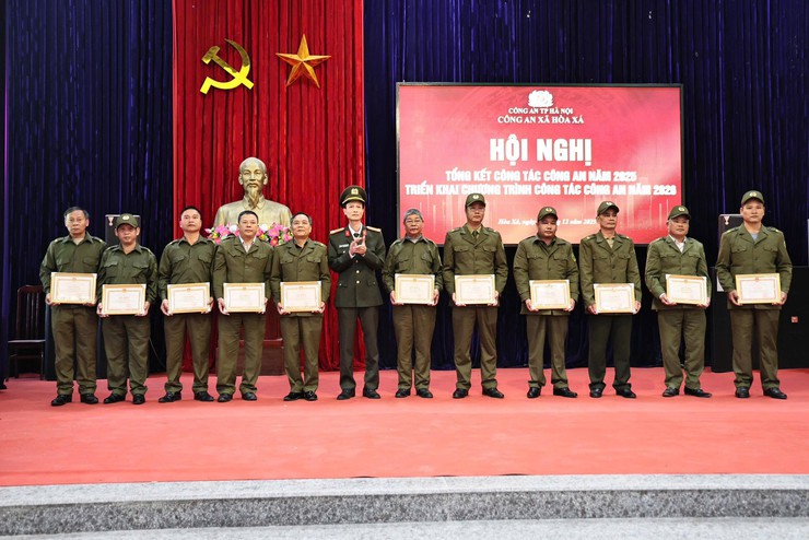 CÔNG AN XÃ HOÀ XÁ TỔNG KẾT CÔNG TÁC CÔNG AN NĂM 2025, TRIỂN KHAI NHIỆM VỤ CÔNG TÁC NĂM 2026- Ảnh 5.