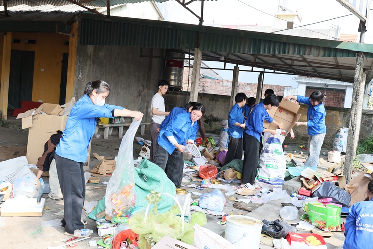 Đoàn thanh niên xã Quảng Bị sôi nổi thực hiện Chương trình “Tình nguyện mùa đông – Xuân yêu thương 2026- Ảnh 7.