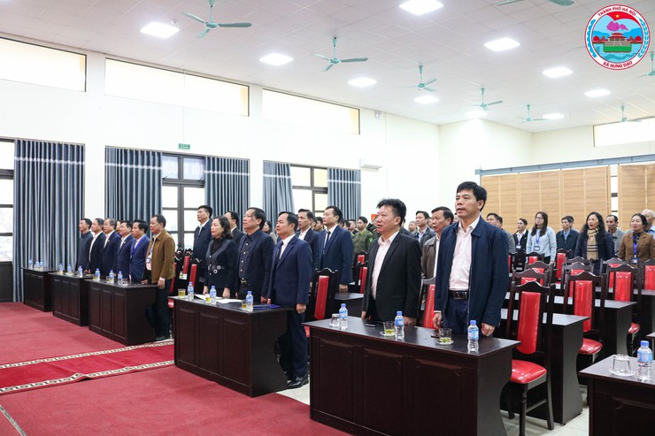 XÃ HƯNG ĐẠO TỔ CHỨC LỄ CHÀO CỜ THÁNG 01/2026, CÔNG BỐ QUYẾT ĐỊNH VÀ TRAO KHEN THƯỞNG- Ảnh 1.