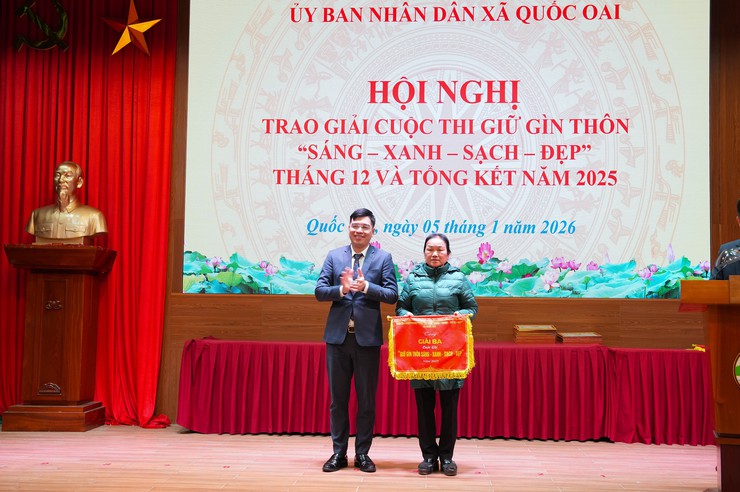 Quốc Oai tổ chức Hội nghị trao giải tháng 12 và tổng kết Cuộc thi "Giữ gìn thôn Sáng – Xanh – Sạch – Đẹp" năm 2025- Ảnh 10.