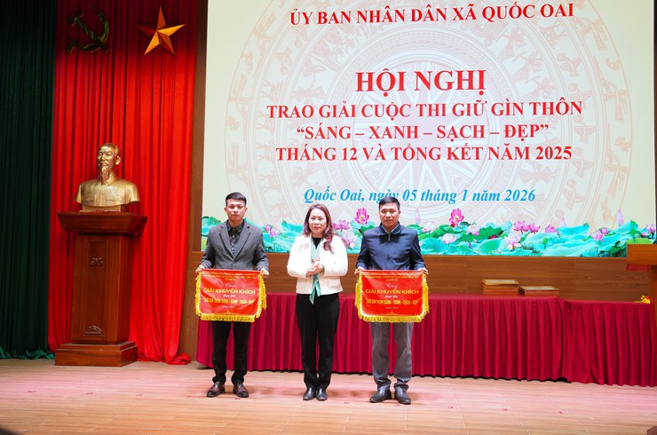 Quốc Oai tổ chức Hội nghị trao giải tháng 12 và tổng kết Cuộc thi "Giữ gìn thôn Sáng – Xanh – Sạch – Đẹp" năm 2025- Ảnh 11.