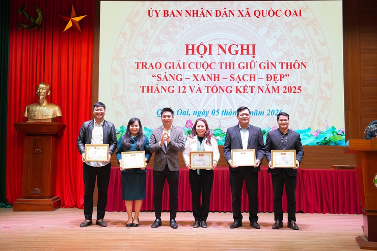 Quốc Oai tổ chức Hội nghị trao giải tháng 12 và tổng kết Cuộc thi "Giữ gìn thôn Sáng – Xanh – Sạch – Đẹp" năm 2025- Ảnh 12.