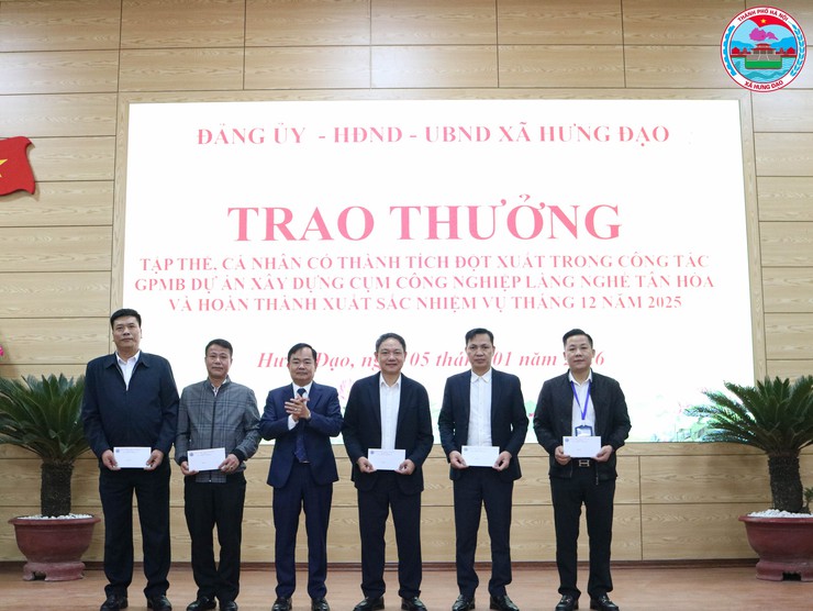 XÃ HƯNG ĐẠO TỔ CHỨC LỄ CHÀO CỜ THÁNG 01/2026, CÔNG BỐ QUYẾT ĐỊNH VÀ TRAO KHEN THƯỞNG- Ảnh 12.