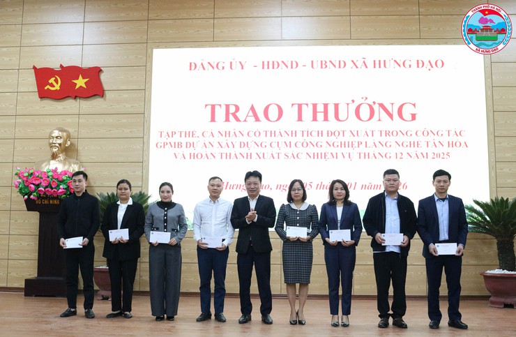 XÃ HƯNG ĐẠO TỔ CHỨC LỄ CHÀO CỜ THÁNG 01/2026, CÔNG BỐ QUYẾT ĐỊNH VÀ TRAO KHEN THƯỞNG- Ảnh 14.