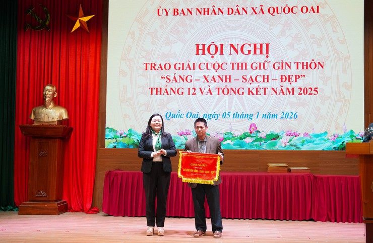 Quốc Oai tổ chức Hội nghị trao giải tháng 12 và tổng kết Cuộc thi "Giữ gìn thôn Sáng – Xanh – Sạch – Đẹp" năm 2025- Ảnh 2.