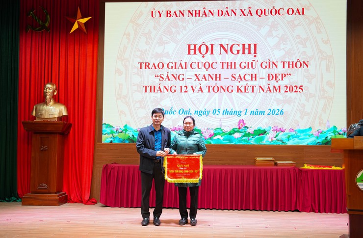 Quốc Oai tổ chức Hội nghị trao giải tháng 12 và tổng kết Cuộc thi "Giữ gìn thôn Sáng – Xanh – Sạch – Đẹp" năm 2025- Ảnh 3.