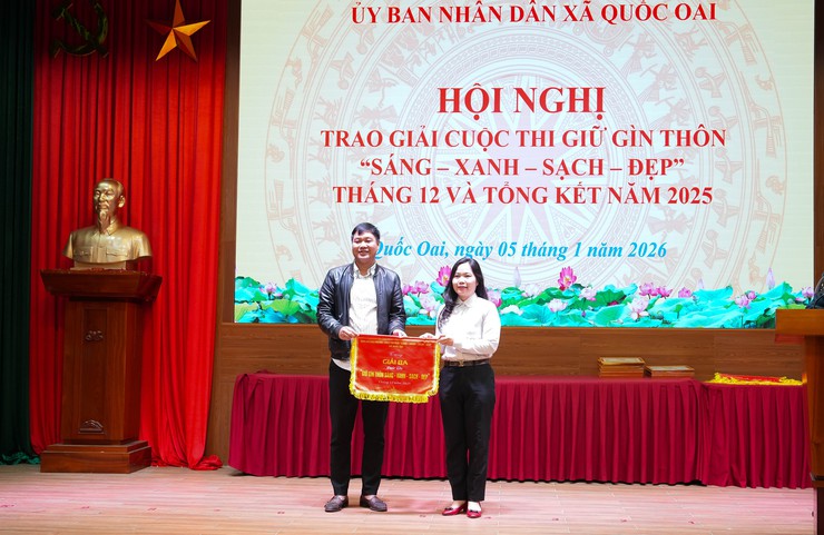 Quốc Oai tổ chức Hội nghị trao giải tháng 12 và tổng kết Cuộc thi "Giữ gìn thôn Sáng – Xanh – Sạch – Đẹp" năm 2025- Ảnh 4.