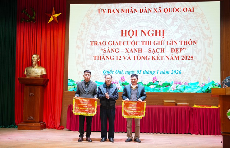 Quốc Oai tổ chức Hội nghị trao giải tháng 12 và tổng kết Cuộc thi "Giữ gìn thôn Sáng – Xanh – Sạch – Đẹp" năm 2025- Ảnh 5.