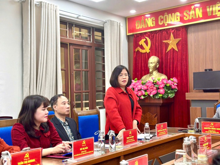 CƠ QUAN ĐẢNG VÀ ỦY BAN MTTQ VIỆT NAM PHƯỜNG LÁNG TỔ CHỨC LỄ CHÀO CỜ VÀ HỘI NGHỊ GIAO BAN ĐẦU NĂM 2026- Ảnh 3.