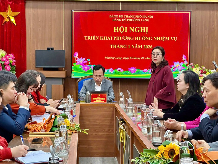 CƠ QUAN ĐẢNG VÀ ỦY BAN MTTQ VIỆT NAM PHƯỜNG LÁNG TỔ CHỨC LỄ CHÀO CỜ VÀ HỘI NGHỊ GIAO BAN ĐẦU NĂM 2026- Ảnh 2.