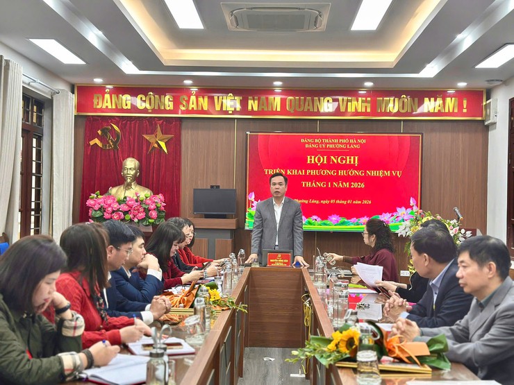 CƠ QUAN ĐẢNG VÀ ỦY BAN MTTQ VIỆT NAM PHƯỜNG LÁNG TỔ CHỨC LỄ CHÀO CỜ VÀ HỘI NGHỊ GIAO BAN ĐẦU NĂM 2026- Ảnh 1.