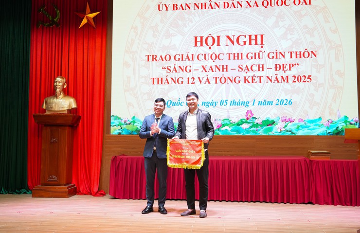 Quốc Oai tổ chức Hội nghị trao giải tháng 12 và tổng kết Cuộc thi "Giữ gìn thôn Sáng – Xanh – Sạch – Đẹp" năm 2025- Ảnh 7.