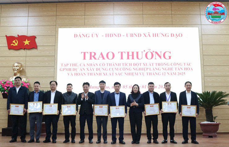 XÃ HƯNG ĐẠO TỔ CHỨC LỄ CHÀO CỜ THÁNG 01/2026, CÔNG BỐ QUYẾT ĐỊNH VÀ TRAO KHEN THƯỞNG- Ảnh 6.