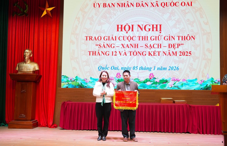 Quốc Oai tổ chức Hội nghị trao giải tháng 12 và tổng kết Cuộc thi "Giữ gìn thôn Sáng – Xanh – Sạch – Đẹp" năm 2025- Ảnh 9.