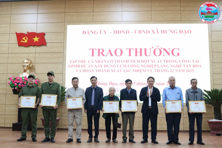 XÃ HƯNG ĐẠO TỔ CHỨC LỄ CHÀO CỜ THÁNG 01/2026, CÔNG BỐ QUYẾT ĐỊNH VÀ TRAO KHEN THƯỞNG- Ảnh 9.