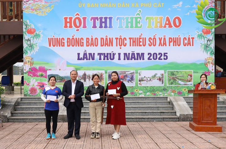 Thành công rực rỡ giải cờ tướng, bắn nỏ Hội thi Thể thao vùng đồng bào dân tộc thiểu số xã Phú Cát lần thứ I năm 2025- Ảnh 4.