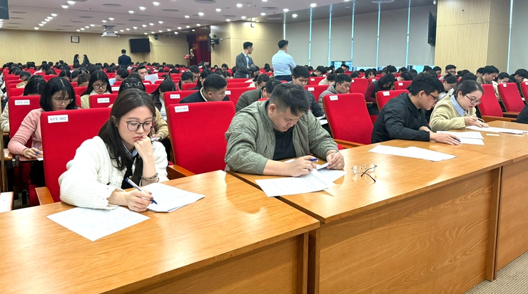 Trung tâm Phục vụ hành chính công thành phố Hà Nội tổ chức vòng 1 kỳ đánh giá, xét tuyển lao động hợp đồng đợt 3 năm 2025- Ảnh 4.