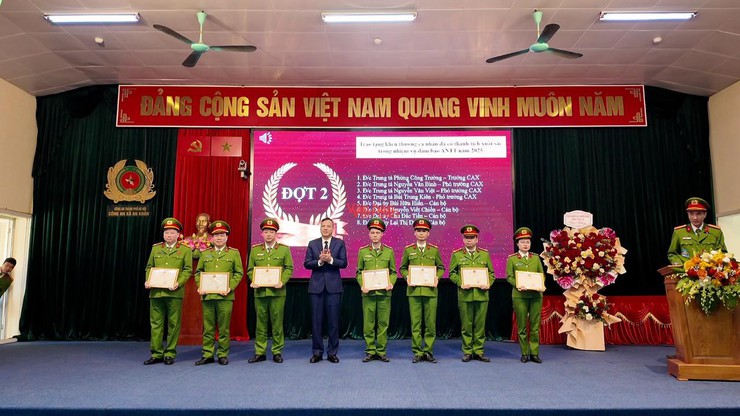 Hội nghị Tổng kết công tác Công an năm 2025 triển khai chương trìinh công tác công an năm 2026- Ảnh 13.