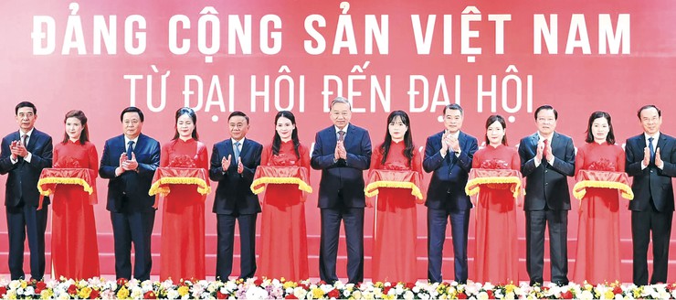 ĐẠI HỘI XIV CỦA ĐẢNG: DẤU MỐC LỊCH SỬ MỞ RA KỶ NGUYÊN VƯƠN MÌNH- Ảnh 1.