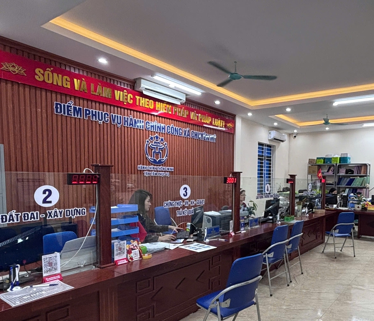 Cán bộ, công chức xã Chuyên Mỹ: Rạo rực khí thế những ngày đầu làm việc sau kỳ nghỉ Tết Dương lịch 2026- Ảnh 2.