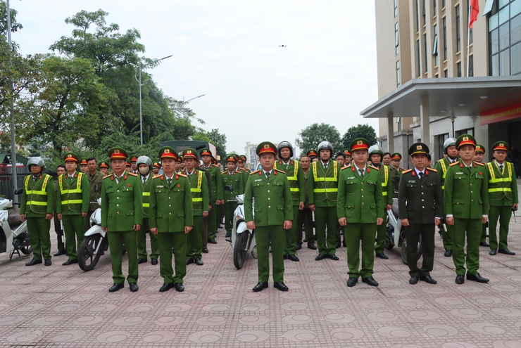 Công an xã Phú Xuyên nỗ lực giữ vững ANTT, chủ động đảm bảo an toàn trong dịp nghỉ Lễ Tết Dương lịch 2026- Ảnh 1.